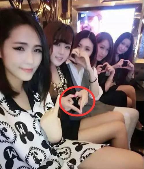 原来这家ktv新来了这么多美女,难怪生意这么火爆了
