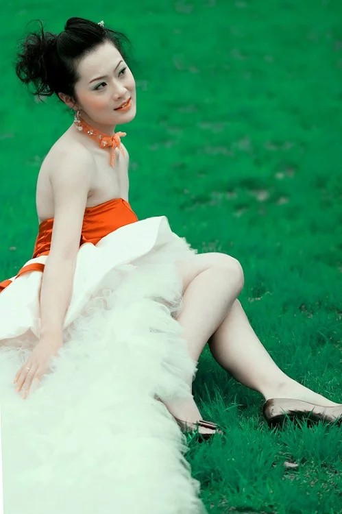 人像摄影:穿婚纱的漂亮新娘子