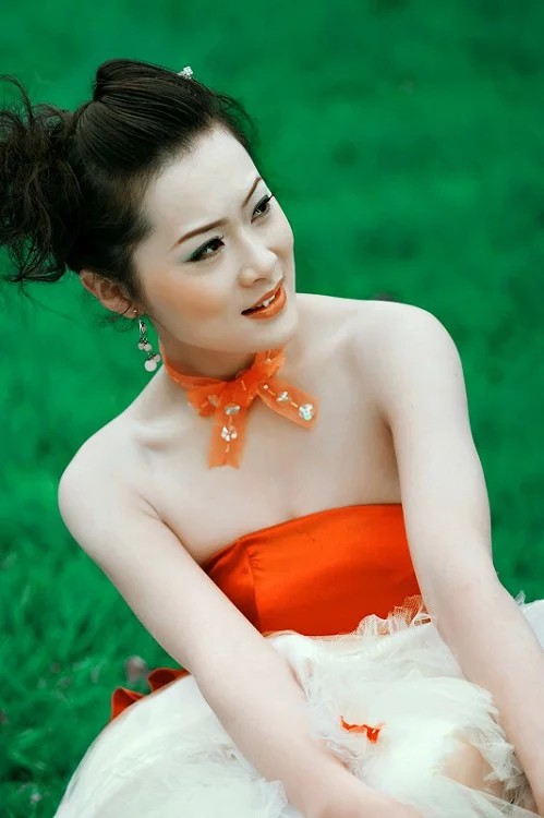 人像摄影:穿婚纱的漂亮新娘子