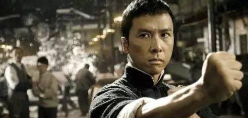 甄子丹终于发声:和吴京不熟,加码500万邀请他