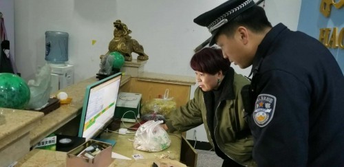 确山县公安局李新店派出所加强旅馆双节安全检