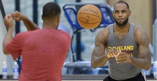 nba球员每天的睡眠时间是多少?詹姆斯嗜睡,科