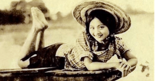 她是民国第一特务,婚后被一生强占三年,美女衣美女给游戏下载撕图片