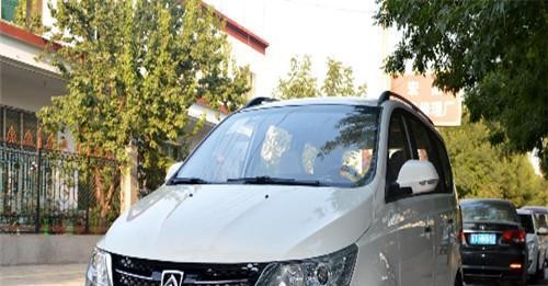 宝骏730上牌遭车管所喷字，车主反问合资进口MPV为何不用喷