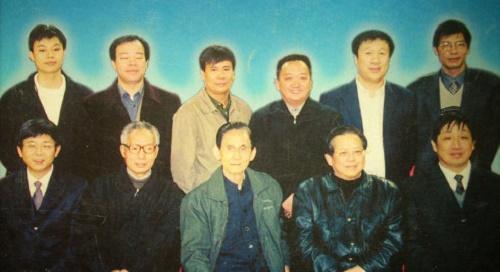 象棋特级大师李来群为什么挂棋而从商？