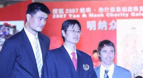 天赋强过姚明运动能力胜过易建联 一次厕所滑