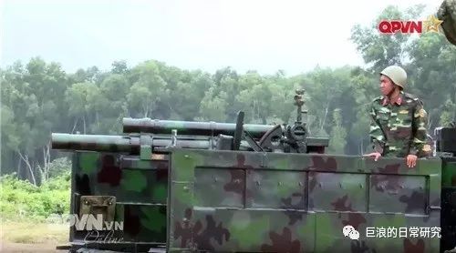 越南的先进自行火炮60年代服役的美制输送车 m101型105mm榴弹炮