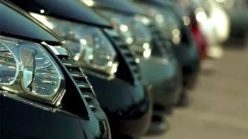 年销量过100万，吉利超长安，上汽通用五菱跌出三甲，谁才是中国市场一哥？