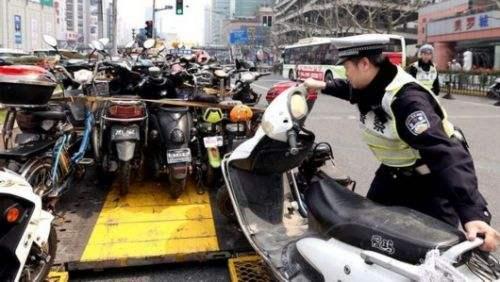 交警提示:新规实施,酒后驾驶超标电动车被查将