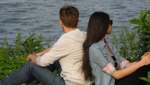 婆婆不想给彩礼,整天吵闹拿不出钱,女友做一事