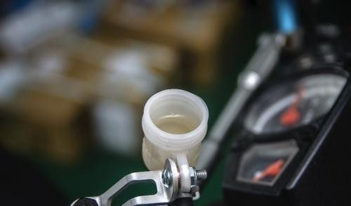 汽车上这项油液，竟是你爱车的隐形“杀手”