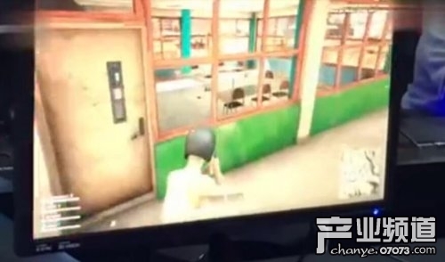 全球电竞第一班用8万元电脑玩吃鸡 真想知道他