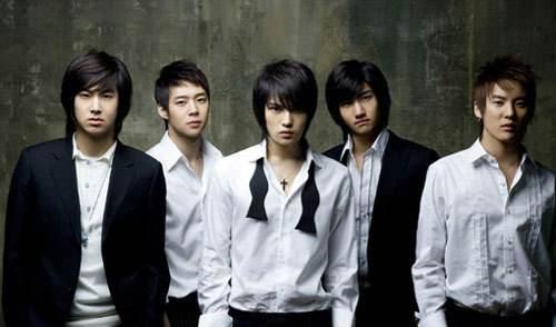 同样是sm公司力捧的五人组合,为何SHINee远不如东方神起?