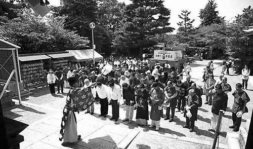 其实日本国名出自中国,证据就在西安,连日本天