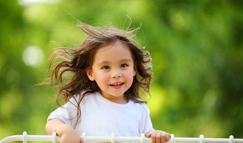 孩子2岁后流口水要警惕,可能是口腔疾病或者脑