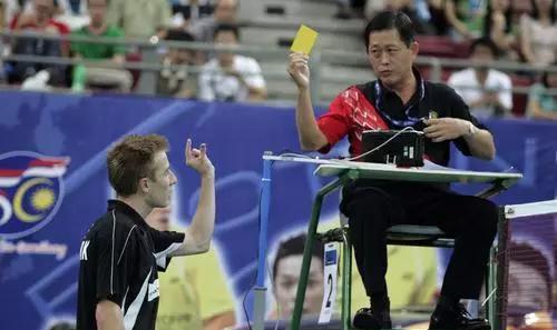 揭秘羽毛球的黄、红、黑牌