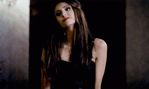 看着她无比受用,心满意足的表情,我差点以为我穿越回了大清.