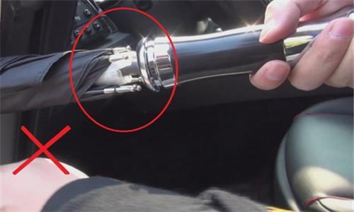 隐藏在劳斯莱斯车内的雨伞, 一把雨伞顶普通国