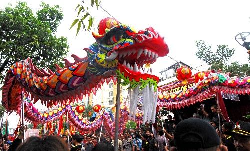 全世界的华人数量已过亿, 分布在各个国家, 仍在