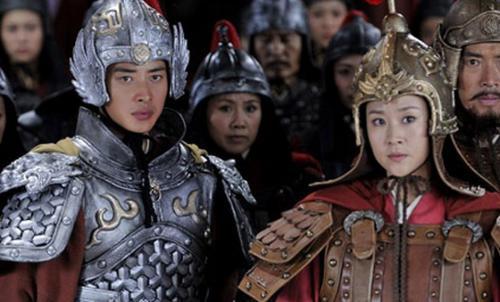 她曾生擒杨宗保,最后嫁于杨宗保,成为杨家女将之一,随杨家女将出征