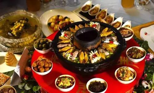 朴拙的腾冲土锅子:味美热乎 绝对能够治愈寒冷