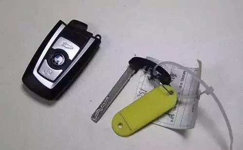 车钥匙没电了,打不开车怎办?一键启动怎办?一