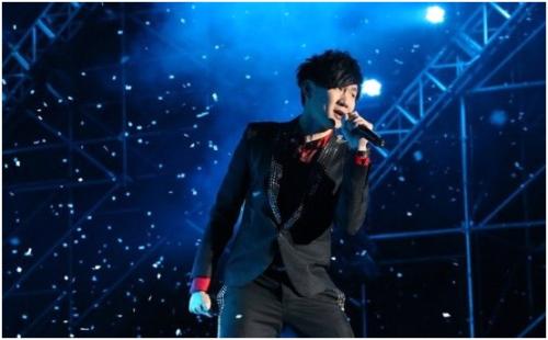 林俊杰2018年要开巡回演唱会了,你们最喜欢他