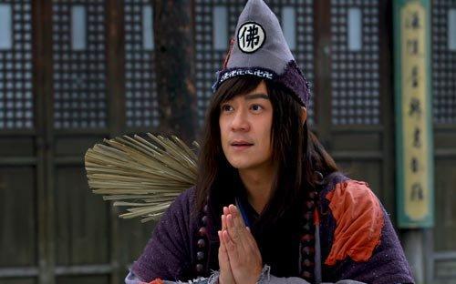 别看现在陈浩民拍的济公这么烂，但他也有两部电视众所周知！