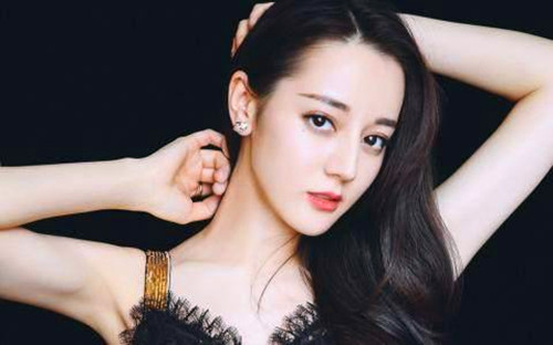 迪丽热巴没有穿内衣_迪丽热巴穿内衣图片