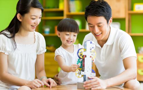 专家建议:激发孩子的说话欲望 父母需要做好这