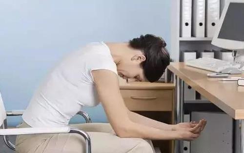 专家：颈椎病的这6大危害，一定要引起重视！严重时危及生命