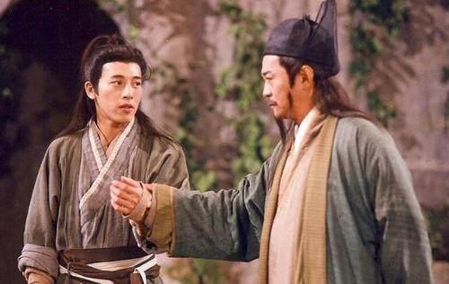 笑傲江湖中, 葵花宝典和辟邪剑谱哪个更厉害?