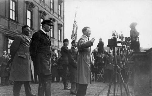 二战前希特勒统治下的德国: 经济一枝独秀, 一派