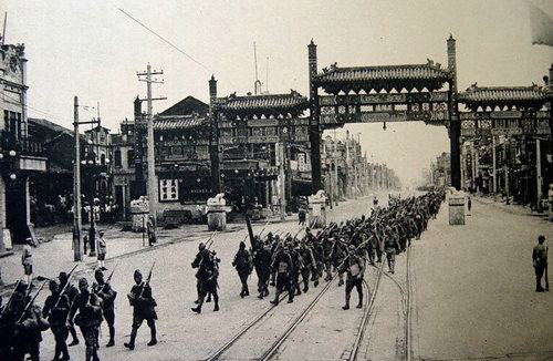 日本侵华老照片,图三看着太虚伪,最后一张太可恨