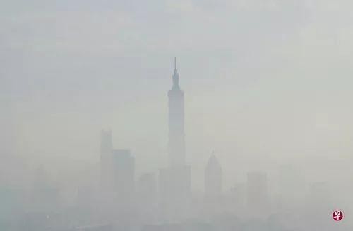 台湾遭遇重雾霾地标“神隐”网友:防激光武器系统