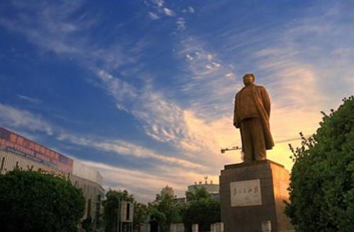 外国城市以毛主席名字命名, 中国为何没有? 主