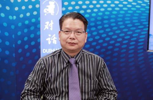 右手大拇指疼的不能弯曲 赵治伟 玩手机玩出了腱鞘炎 腱鞘炎 肌腱 玩手机 新浪新闻