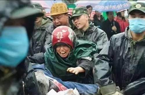 悼念汶川地震，百张图片记录千万感动瞬间