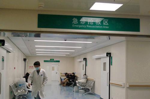 宝宝全身起红疹嘴也肿的像香肠一样,原来是妈