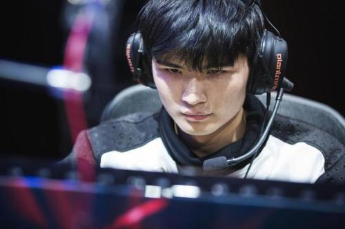 曾单杀Faker，前LPL冠军中单没有退役！正在试训神秘战队