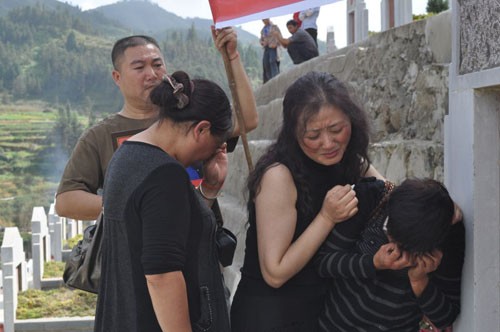 《芳华》战斗手榴弹爆炸背后 95岁烈士妈妈留