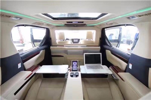 丰田埃尔法蒙娜丽莎 富士山下 樱花盛开