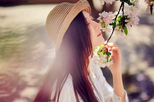 女生对你有意思的信号,男生要留心这些挑逗信