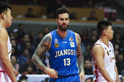 CBA本赛季最大黑马,连续战胜广东新疆,战广厦