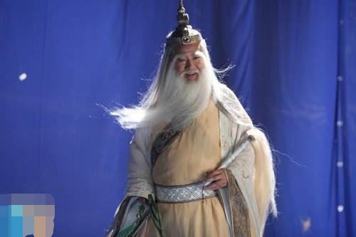 论地位要比如来都高许多,毕竟人家可以说是开天之老祖了,元老级的人物
