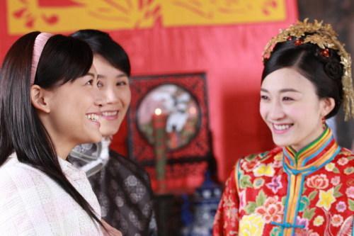 她40岁素颜都“值”８个亿，合个照随意就秒杀了汤唯林志玲！