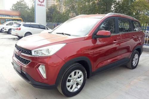 朋友碍于面子买辆五菱宏光，外观骚气，开去上班也有面子