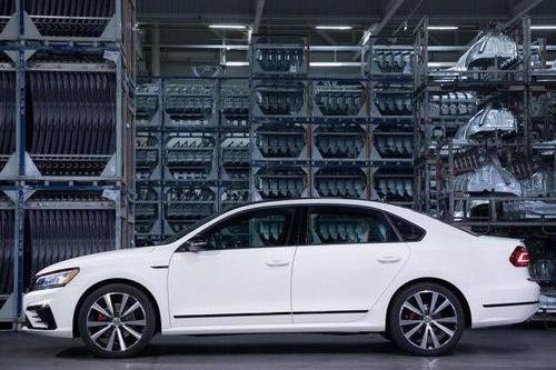 搭载3.6L自吸VR6发动机！大众美版Passat GT发布！