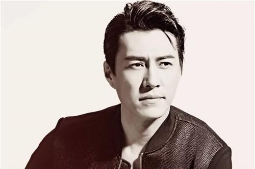 《恋爱先生》热播，盘点“老干部”靳东的座驾，个个不一般！