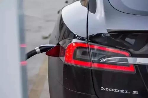 燃油车完了?!2018这个节骨眼上买新能源车还是燃油车?